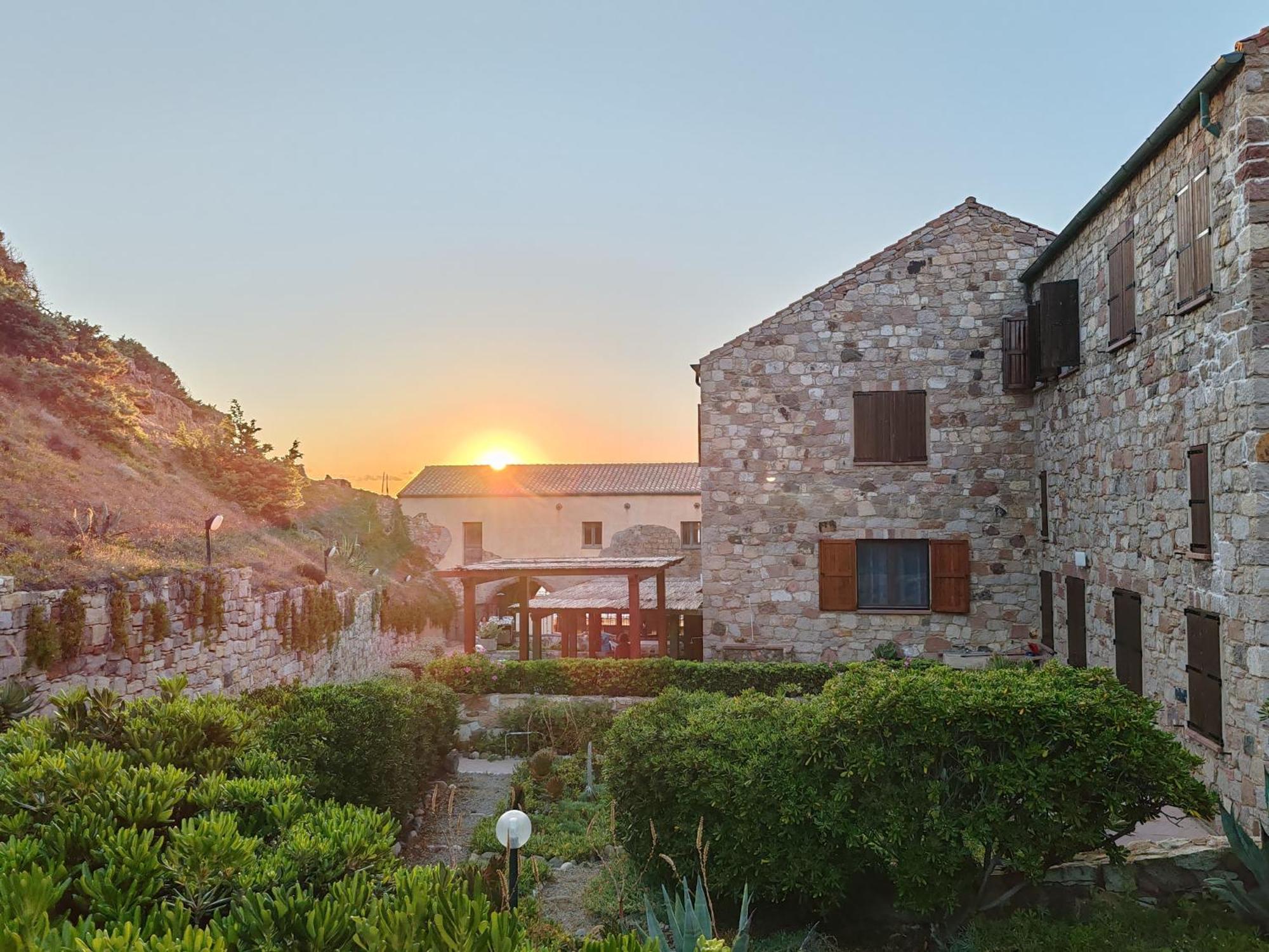 Dom wakacyjny House By The Sea Gonnesa